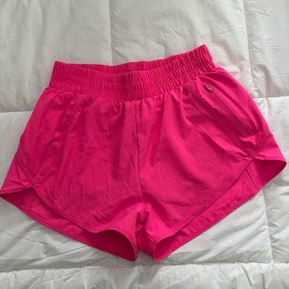 Athletic shorts - Picture 1 of 3